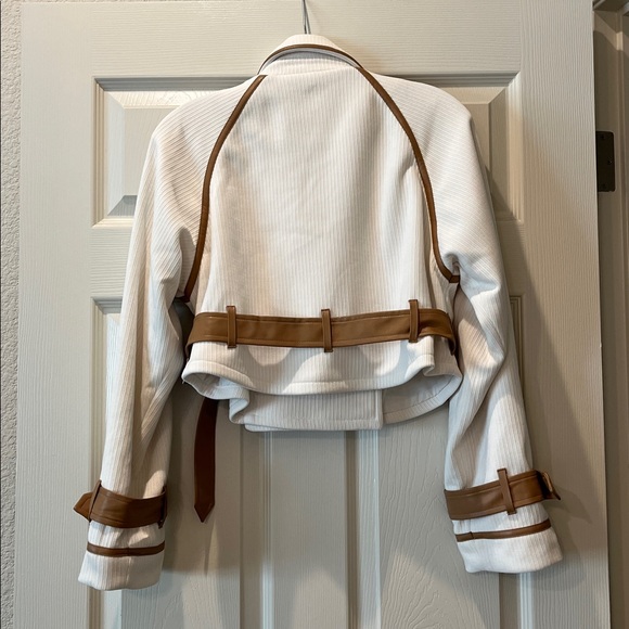 JLUXLABEL White and Tan Trench cropped Coat - Picture 5 of 5